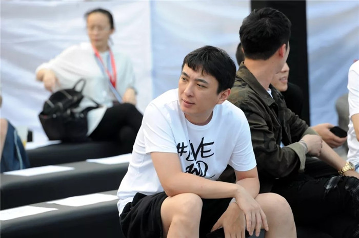 國民老公十年實習(xí)期暗淡收場，草根大學(xué)生又該如何立足職場？