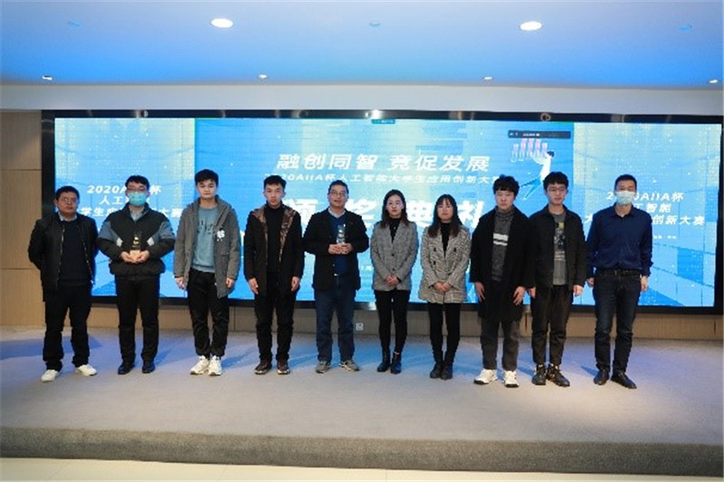 南洋理工學院的NvrOverFit賽隊、河南大學的數(shù)學院A組獲得二等獎